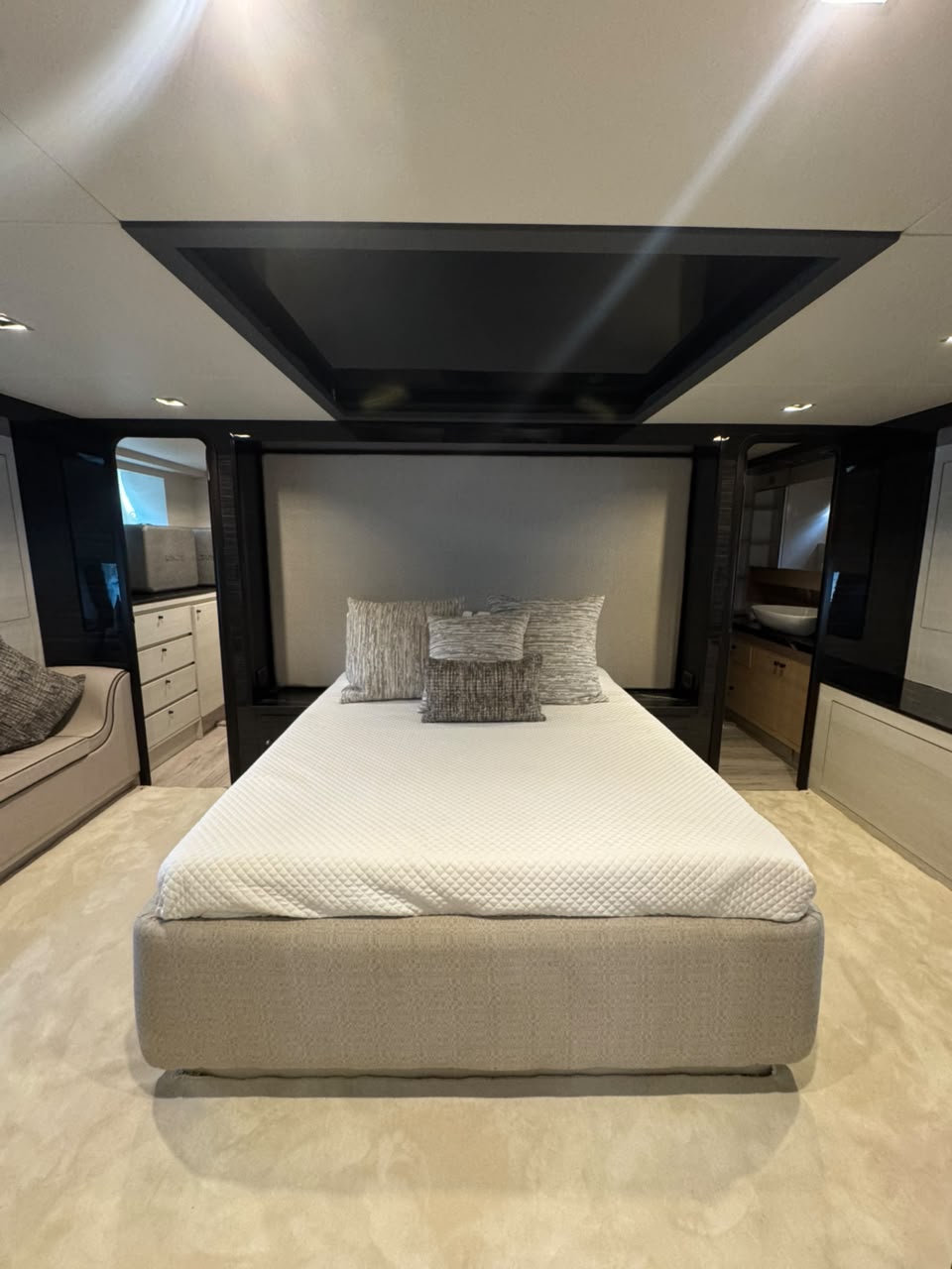 MÍO main cabin