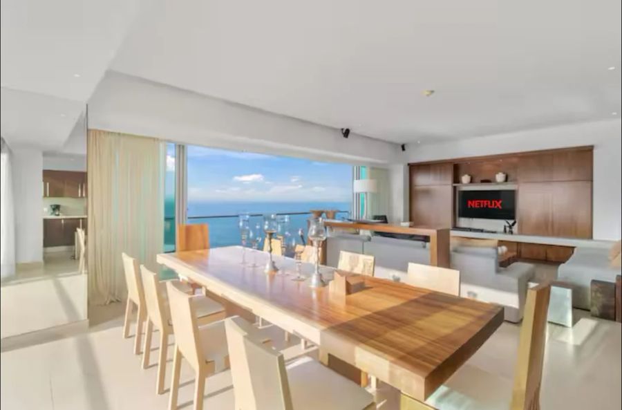 Luxury Beach Front Condo 21st Floor Views photo 14