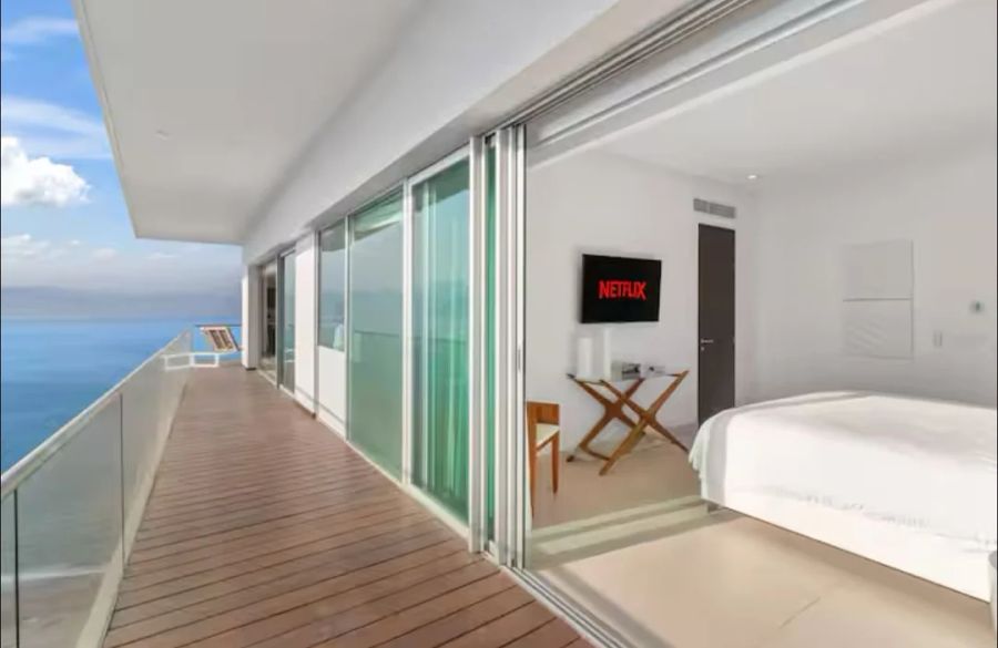 Luxury Beach Front Condo 21st Floor Views photo 11