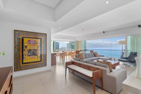 listing card gallery