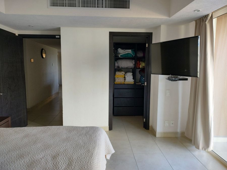 Grand Venetian 3-301 photo 12