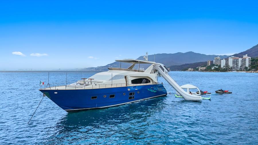 MÍO — 85 ft luxury Motor Yacht charter in Puerto Vallarta
