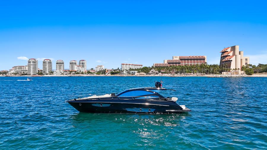 YATE LALISA — 60 ft luxury Motor Yacht charter in Puerto Vallarta