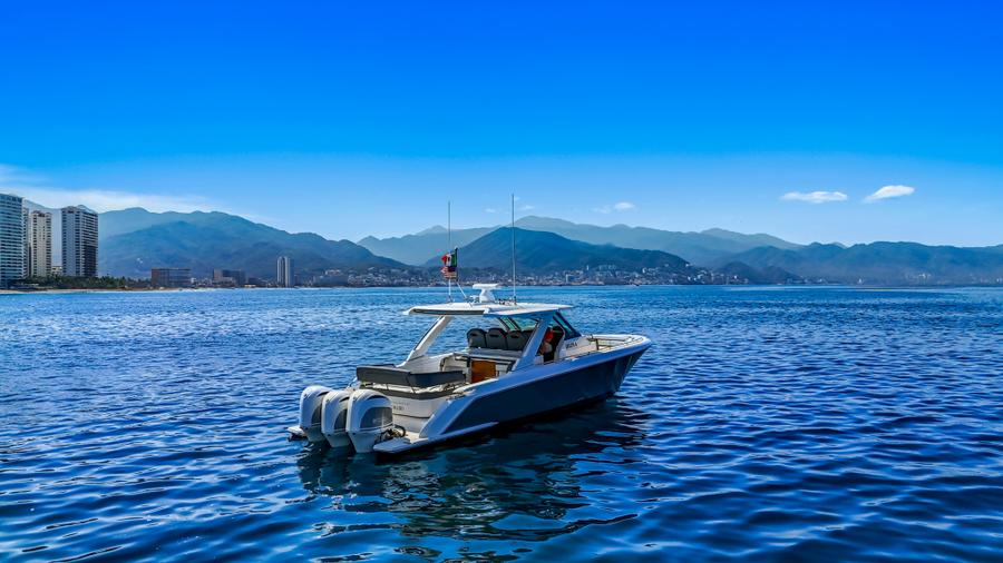 YATE DIOSA — luxury Motor Yacht charter in Puerto Vallarta